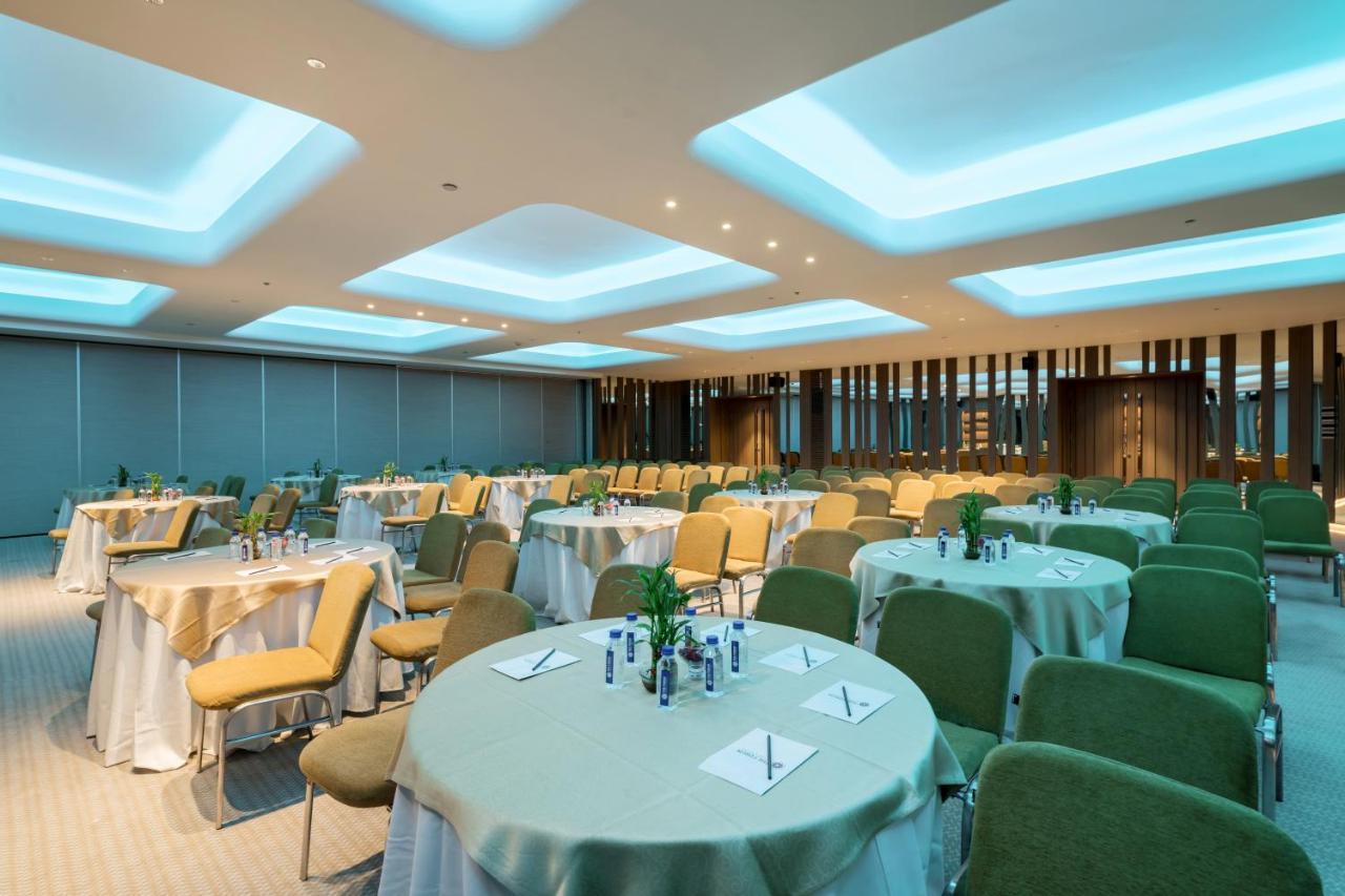 Wyndham Ahmedabad Shela Hotel Luaran gambar
