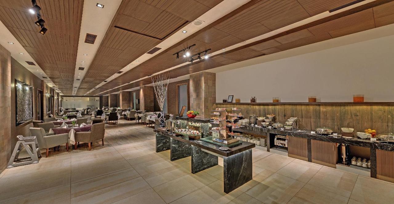 Wyndham Ahmedabad Shela Hotel Luaran gambar