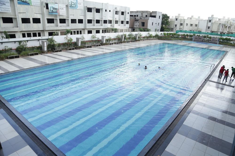 Wyndham Ahmedabad Shela Hotel Luaran gambar