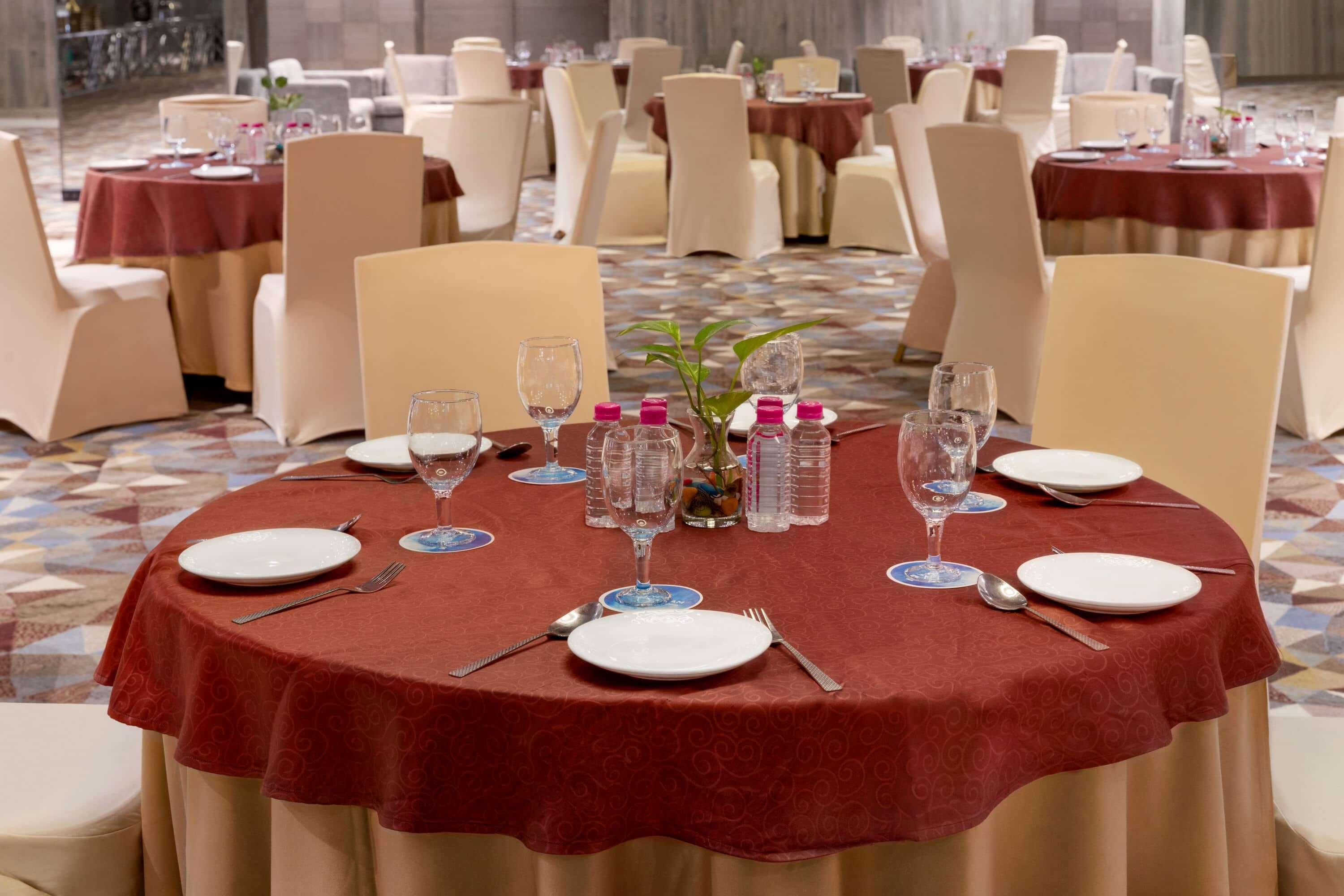 Wyndham Ahmedabad Shela Hotel Luaran gambar