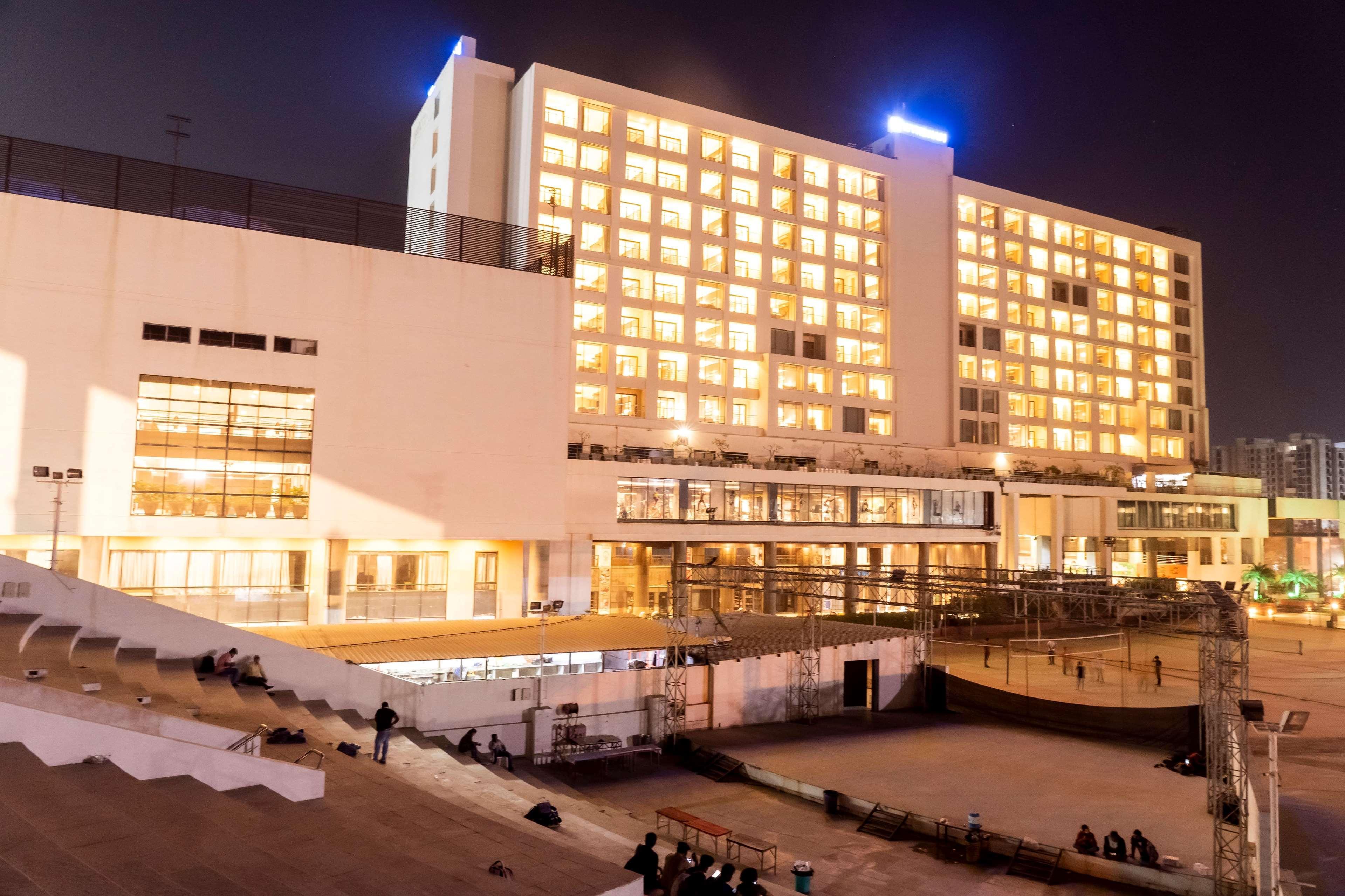 Wyndham Ahmedabad Shela Hotel Luaran gambar