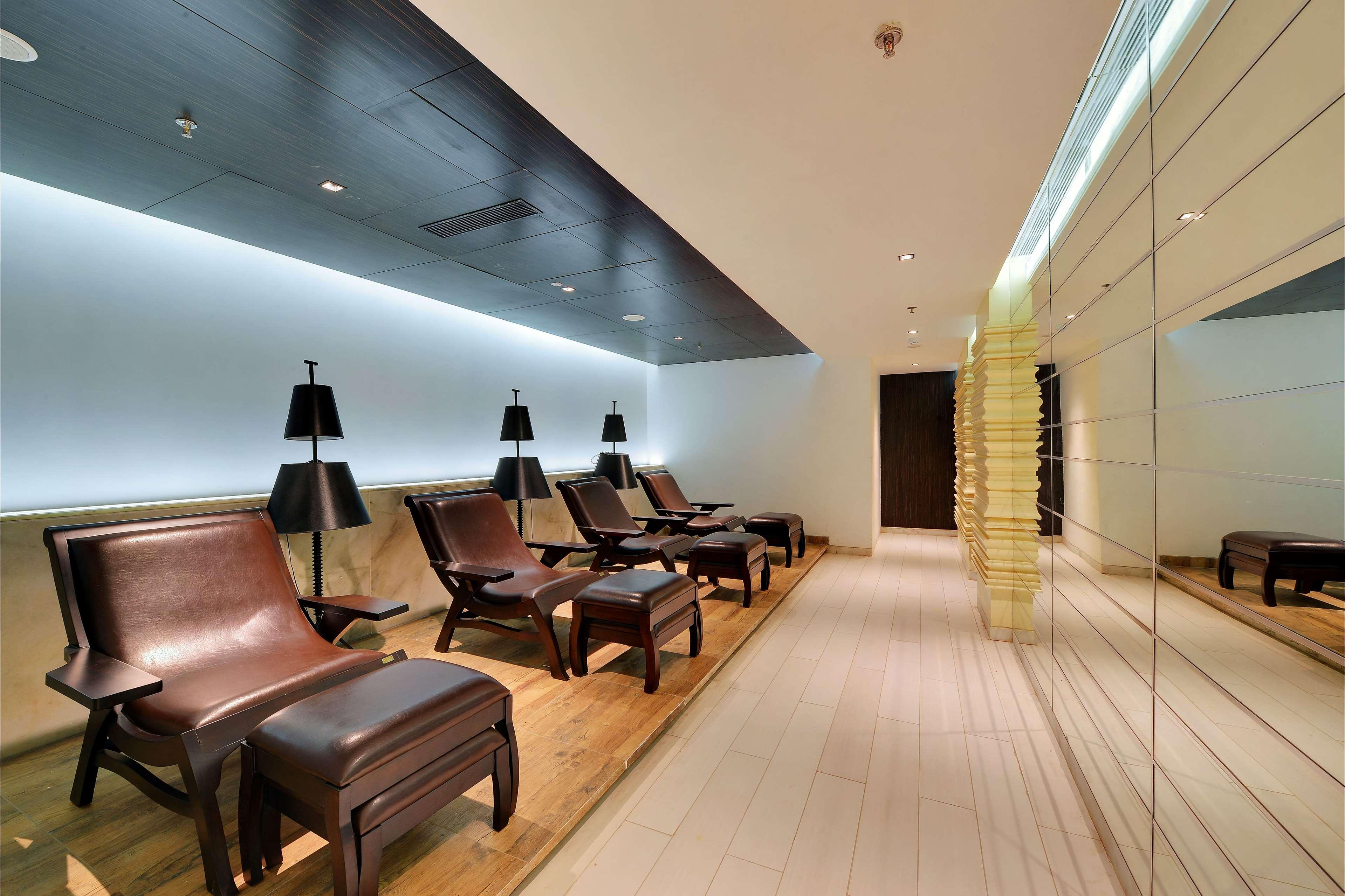 Wyndham Ahmedabad Shela Hotel Luaran gambar