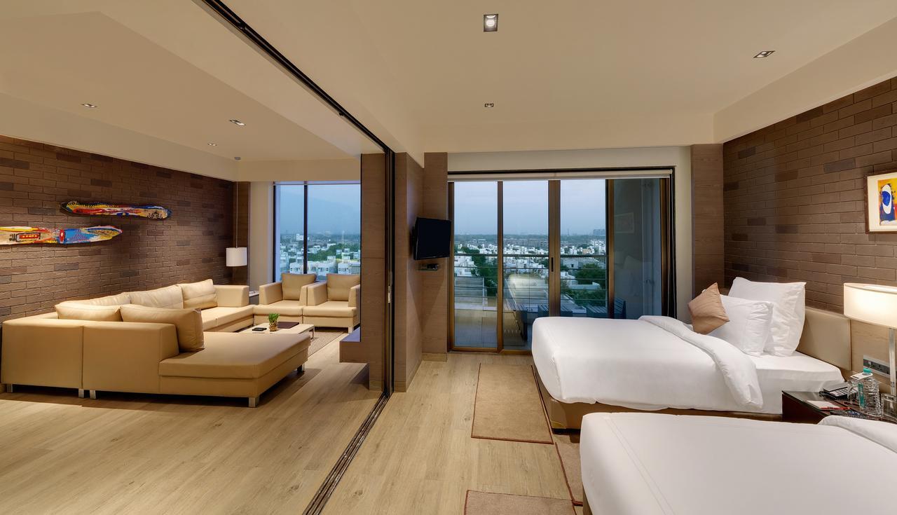 Wyndham Ahmedabad Shela Hotel Luaran gambar